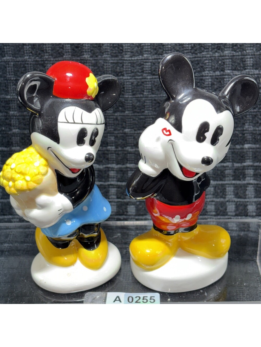 VTG Disney Mickey And Minnie Mouse Salt & Pepper Shaker Bride And Groom Ceramic